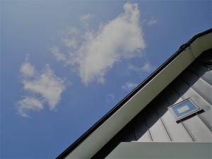 屋根越しの空2